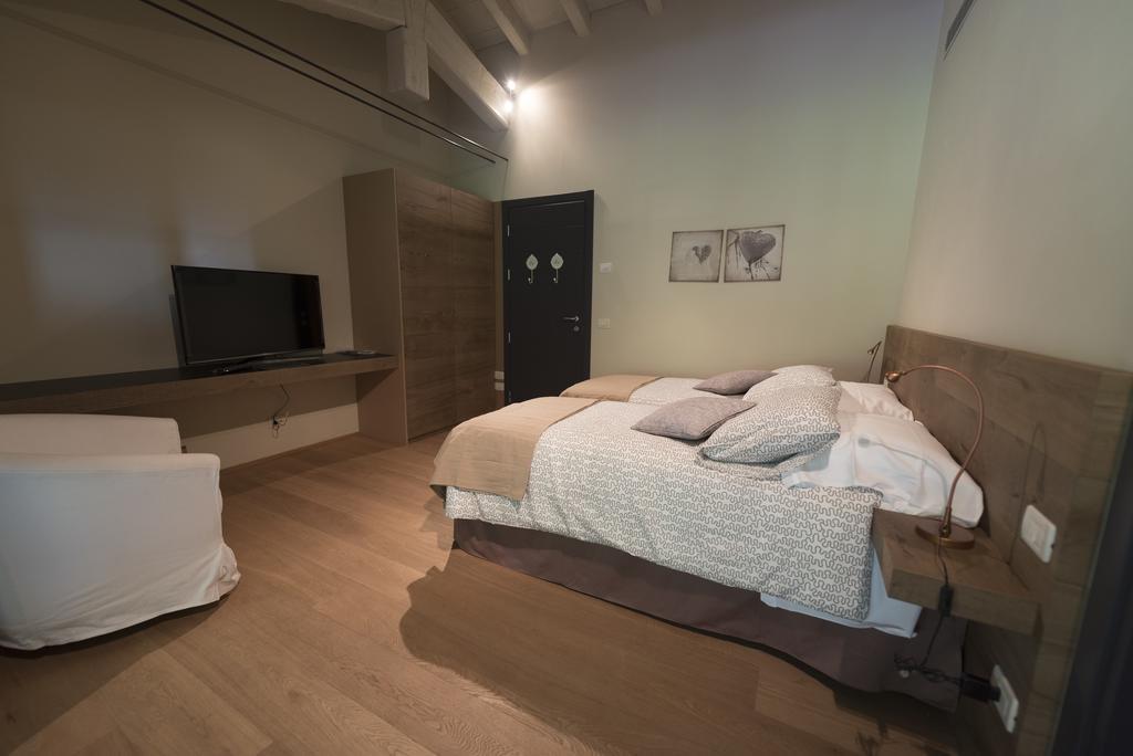 Agriturismo Locanda Del Pesco Collebeato Zimmer foto